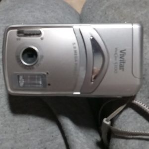 Vivitar Vivicam 5100 digital camera. Silver 5.0 megapixels.
